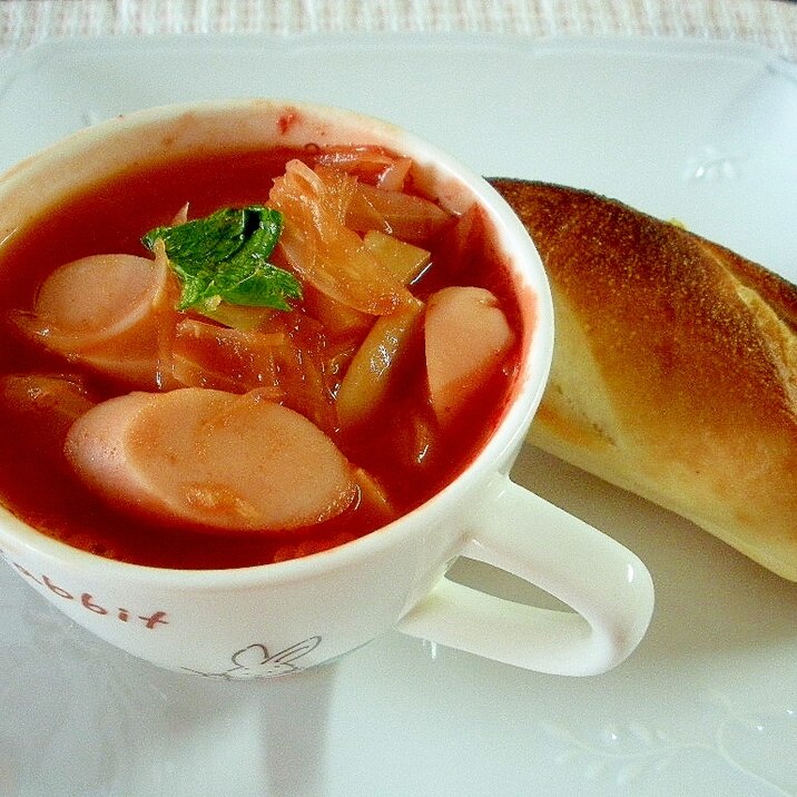 朝食に！ソーセージのトマトスープ＆プチパン♪